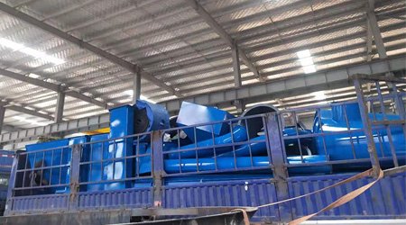 客戶定制鋼管內外壁拋丸機裝車發(fā)往青島即墨