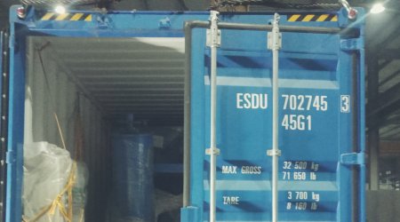 Q6910輥道通過式拋丸機順利發(fā)貨中東地區(qū)